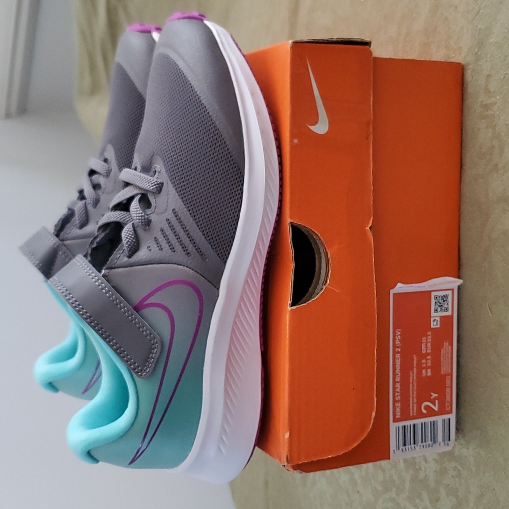 NIB nike kids 2y star runner